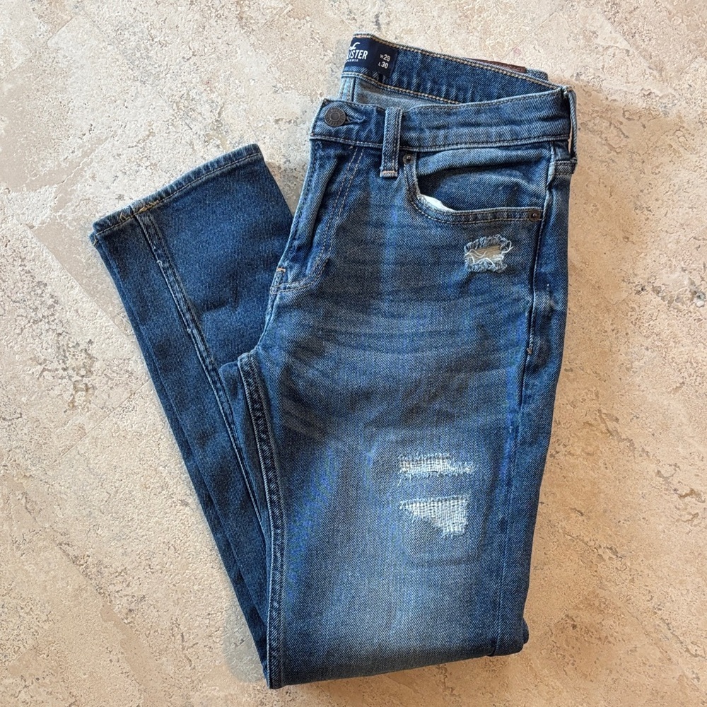 Hollister size 29/30 women’s‎ Blue Distressed skinny Jeans